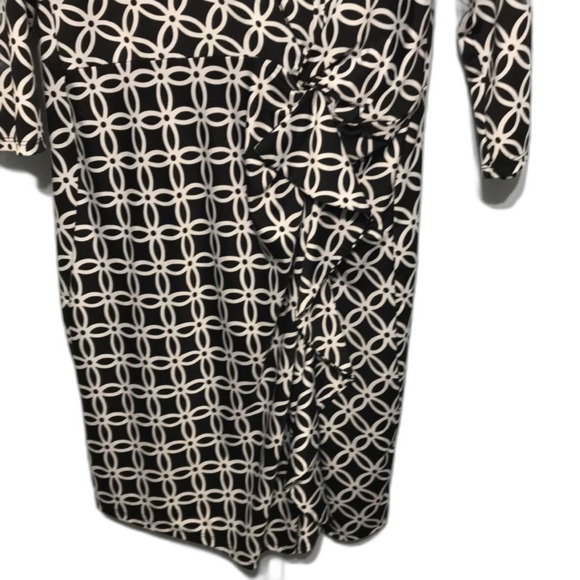Chainlink Pattern Ruched Front 3/4 Sleeve Dress - Picture 2 of 6